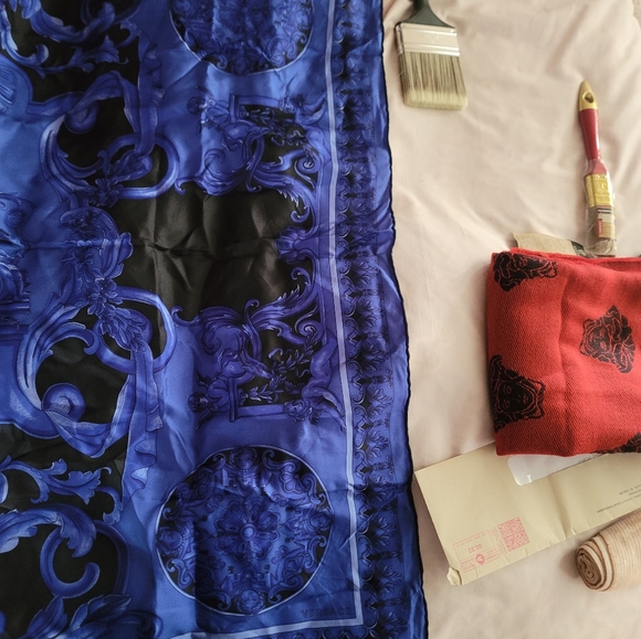 VERSACE SCARVES PURPLE AND RED LARGE SIZE - Picture 7 of 8